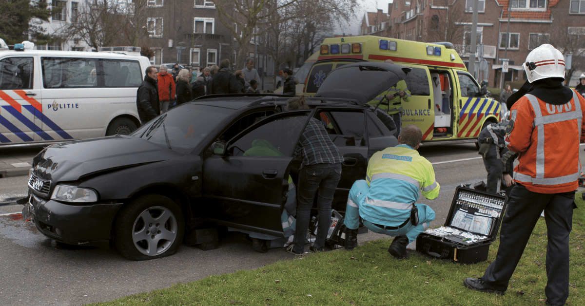 QUICK-ACCESS FEATURES IN PROTECTIVE CASES : ENHANCING EMERGENCY RESPONSE FOR MEDICAL AID TEAMS 